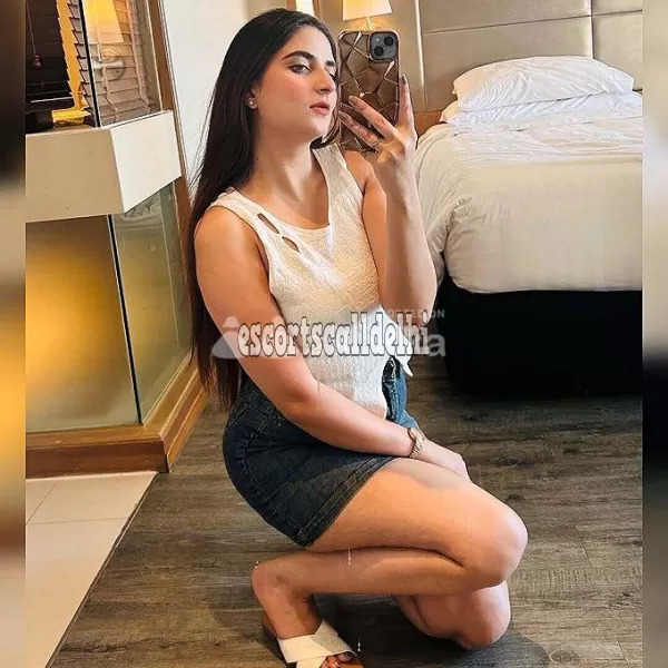 Book Now ✔️ Call Girls In Sri Niwaspuri Delhi Escort कॉल गर्ल